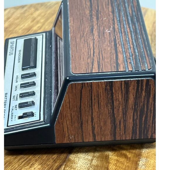 Vintage Spartus Digital Alarm Clock Wood Grain Look Retro Bedside Collectible - Picture 2 of 7